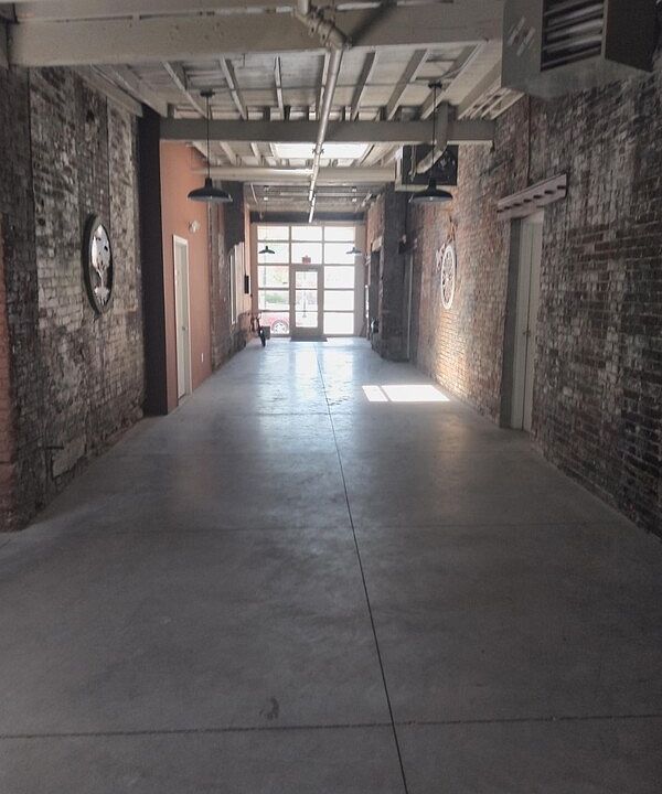 2nd image of 427 Brady St #2