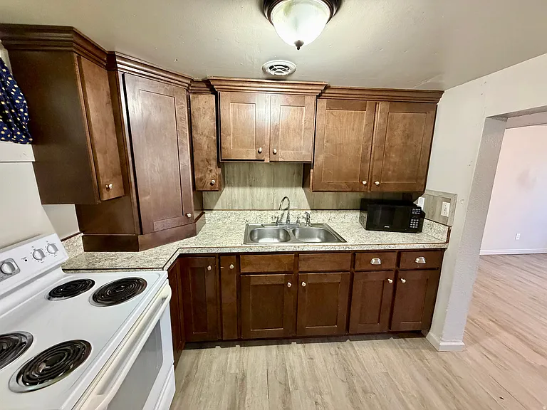 7 Foothill Blvd — Photo 11