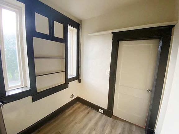 4th image of 617 1/2 W 35th St APT B