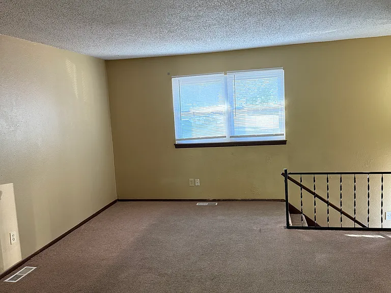 906 Brookside St — Photo 9