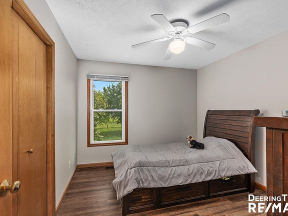 4th image of 696 Ridgefield Ct