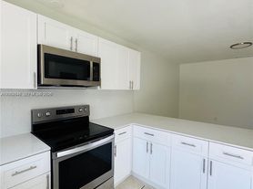 1107 NW 30th Ave, Miami, FL