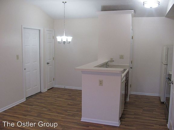 3rd image of 157 Andrews Blvd