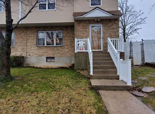 182 Drumgoole Rd E, Staten Island, NY 10312