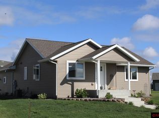633 Pfaender Dr, New Ulm, MN 56073