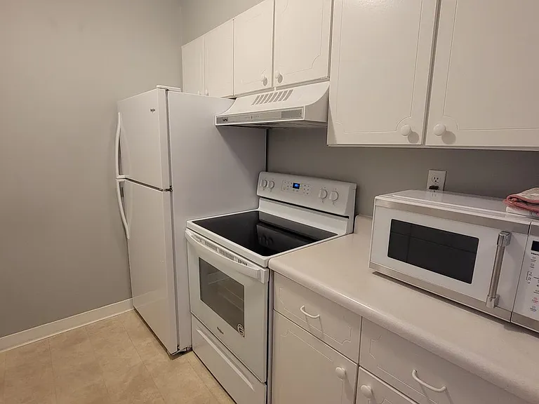 700 E 9th St #4J — Photo 11