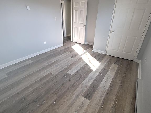 4th image of 421 Edwards Ave #10