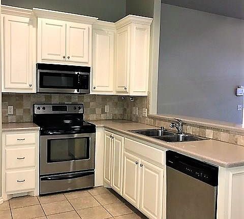 5th image of 13802 Oxford Dr