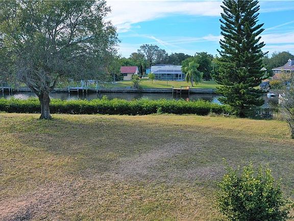 3rd image of 550 E Tarpon Blvd