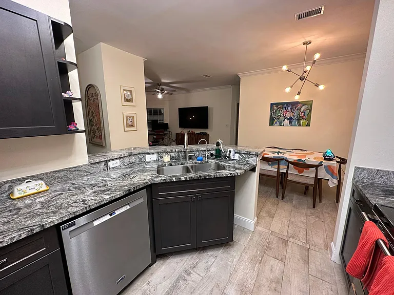 10000 Gate Pkwy N #2023 — Photo 11