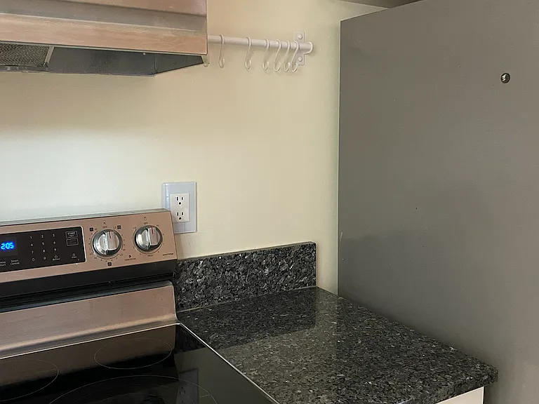 220-230 W Broadway #410 — Photo 19
