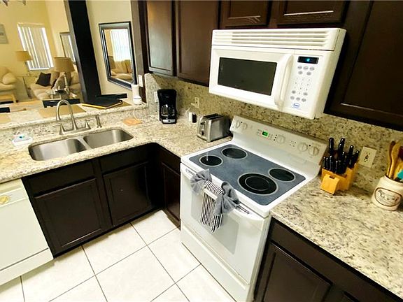3rd image of 945 Park Terrace Cir