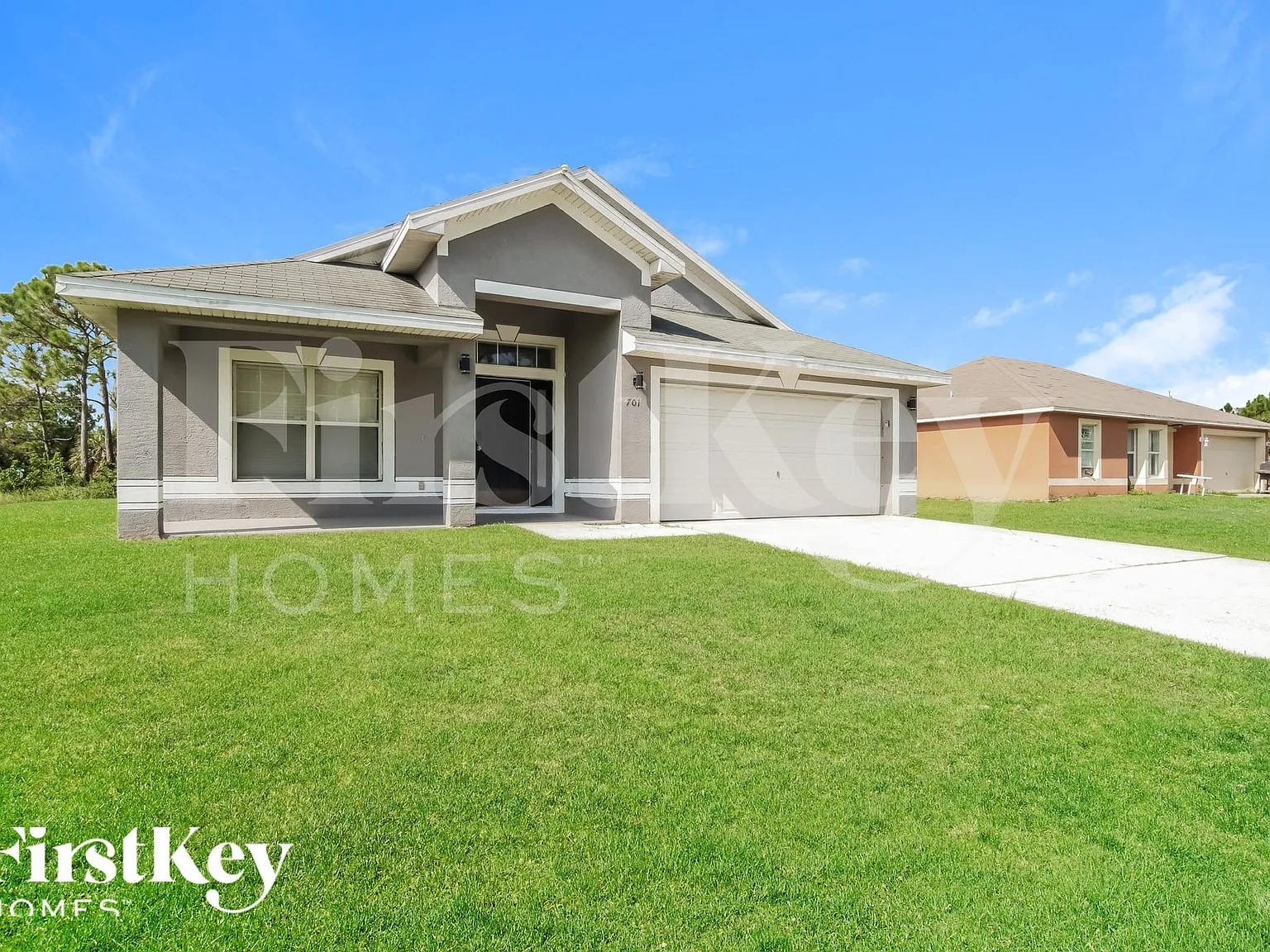 3 bed, 2.0 bath, 1939 sqft, $2,190 — Photo 2