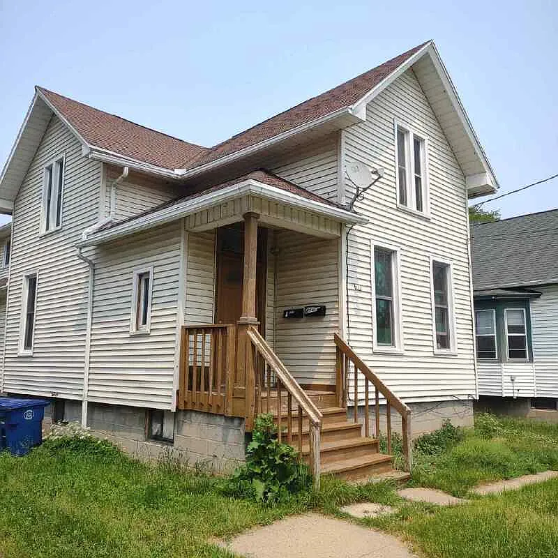 2 bed, 1.0 bath, $999 — Photo 1