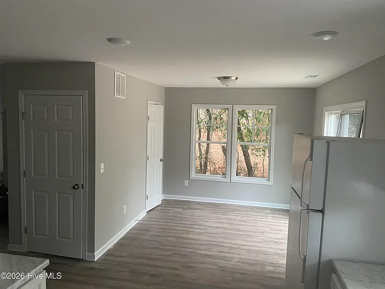 210 Jordan Ln — Photo 20