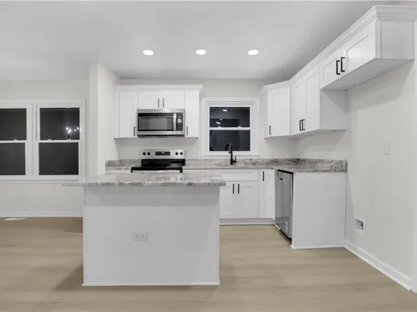 576 Colony Rd, Newport News, VA 23602