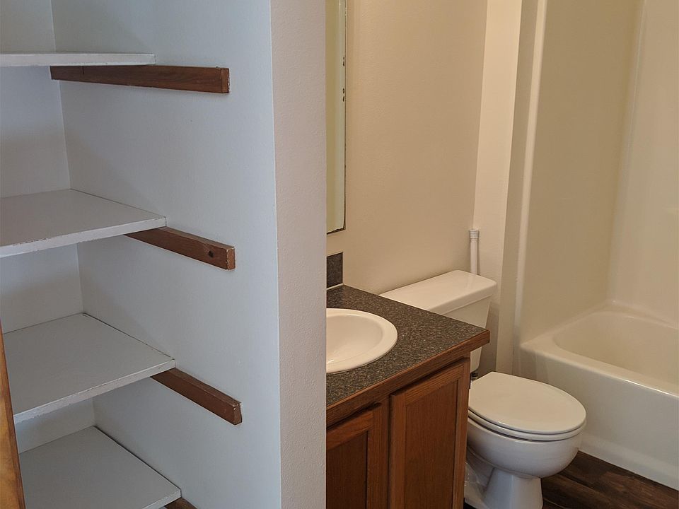 Bathroom w/ linen closet