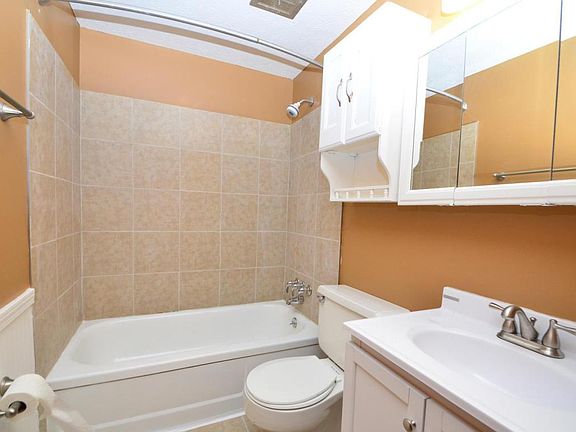 5th image of 1742 Brookfield Sq N