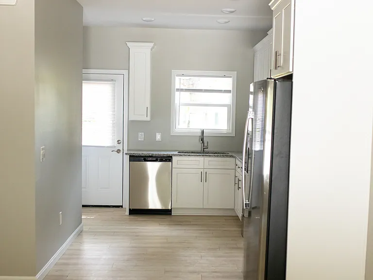 101-117 N Hills Dr — Photo 7