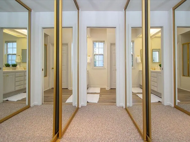 Dockside Cir — Photo 13