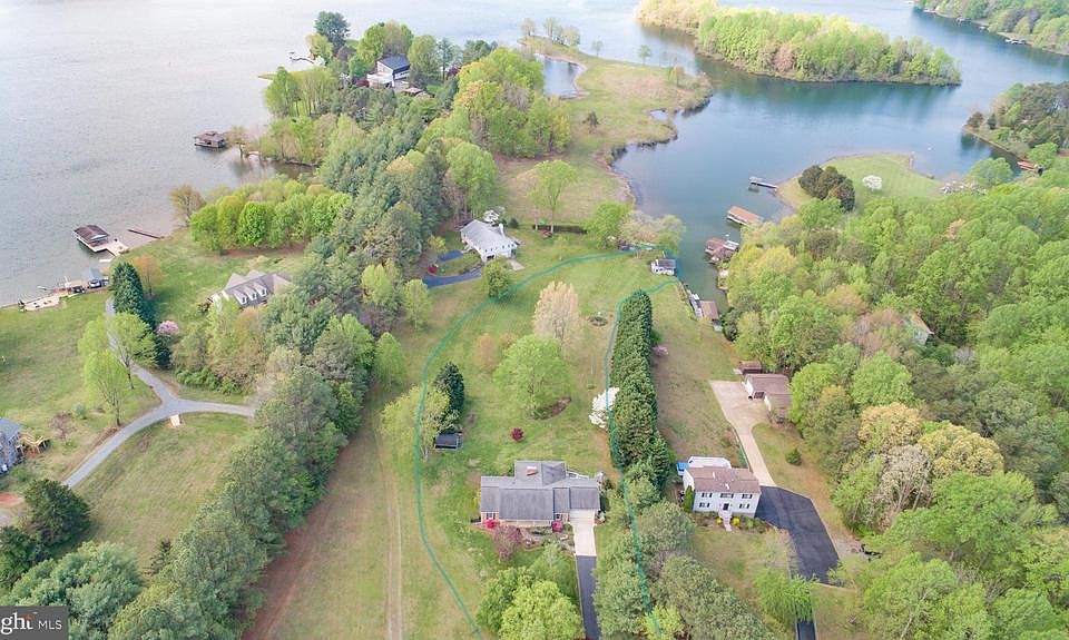 Fabulous waterfront Property in Dukes Plantation