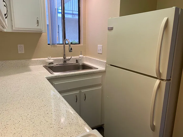 Hillcrest Palms Apartments — Photo 42