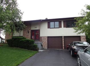 717 Oklahoma Way, Elk Grove Village, IL 60007
