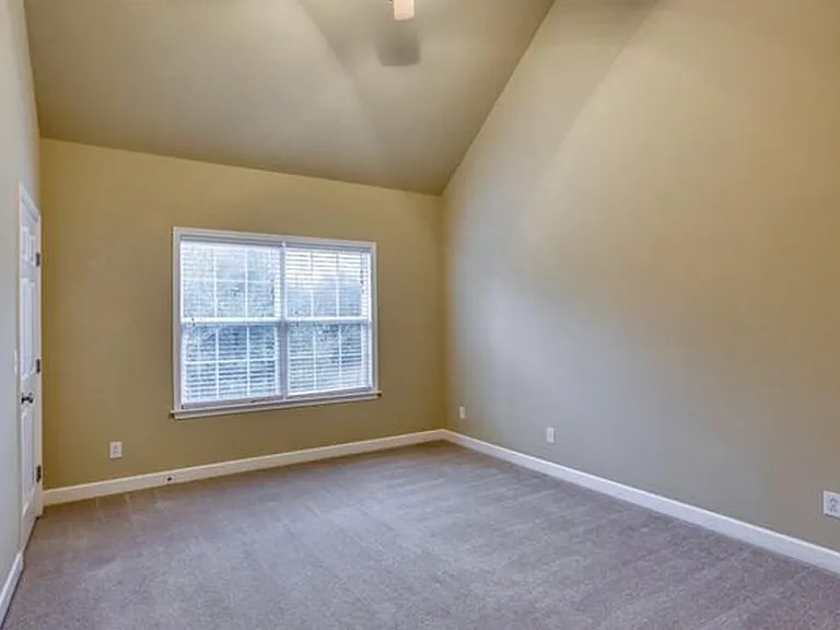 3043 Newport Valley Cir — Photo 16