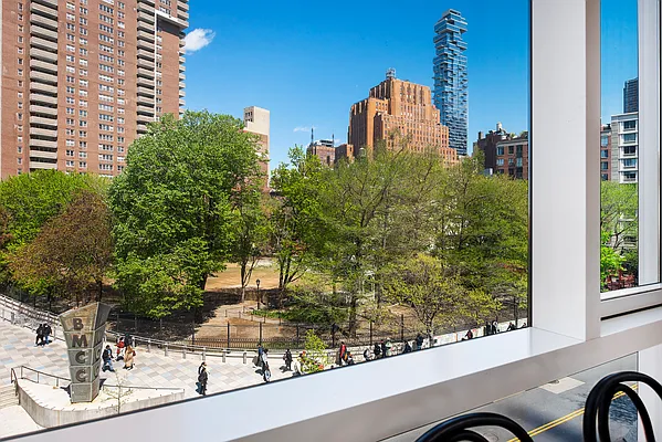 Sold by R New York | media 6