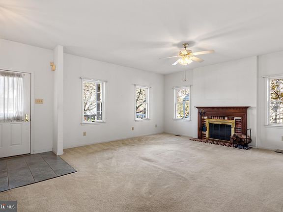 2nd image of 606 Wexford Ave