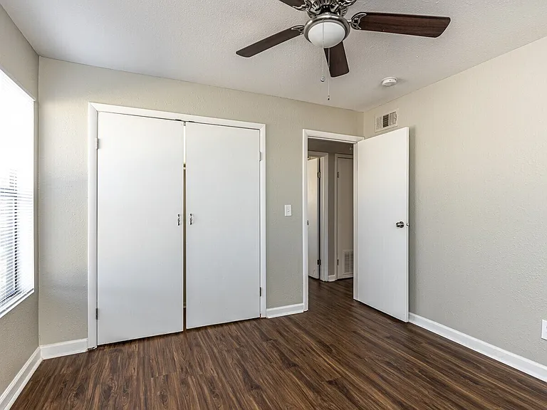 Greenway Apartments — Photo 11