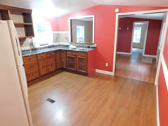 Eat-in kitchen