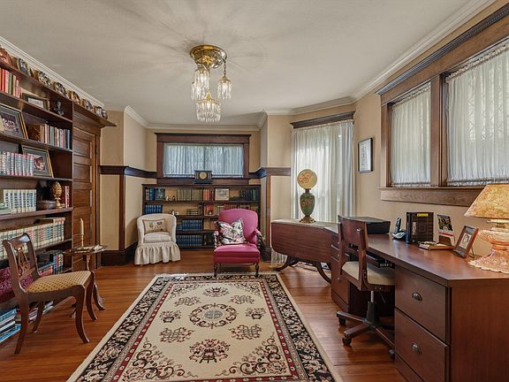 5th image of 208 Moccasin St