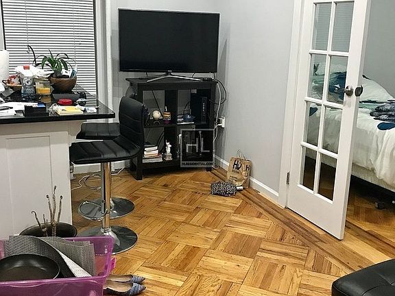4th image of 3431 43rd St APT 1F