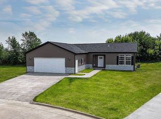 800 Bobcat Ave SE, Farley, IA 52046