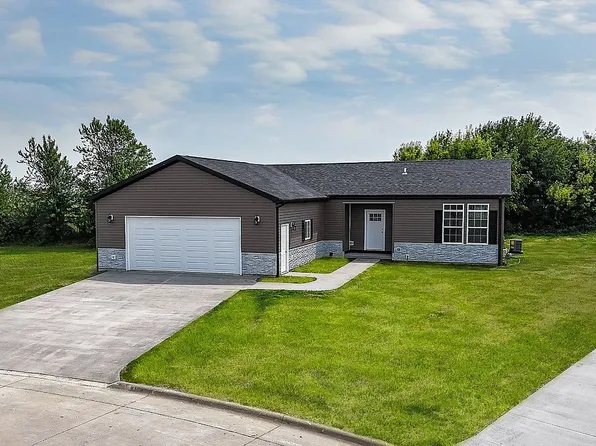 800 Bobcat Ave SE, Farley, IA 52046