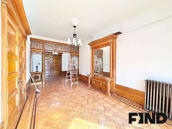 3rd image of 85 Bainbridge St #1