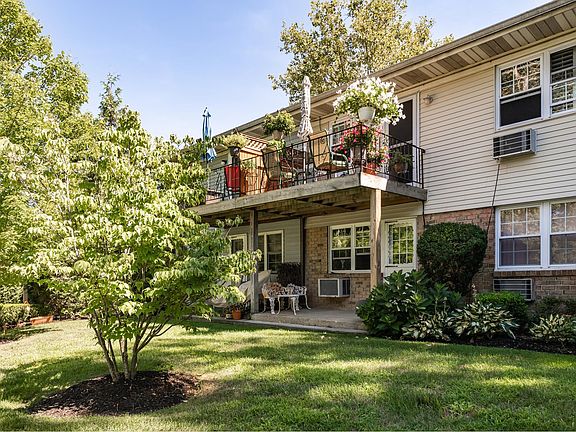 5th image of 10 Harbour Ln #3B