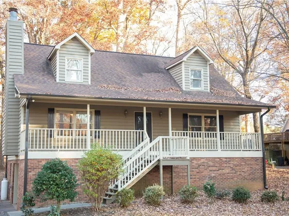 5809 Poppy Seed Dr, Belews Creek, NC 27009