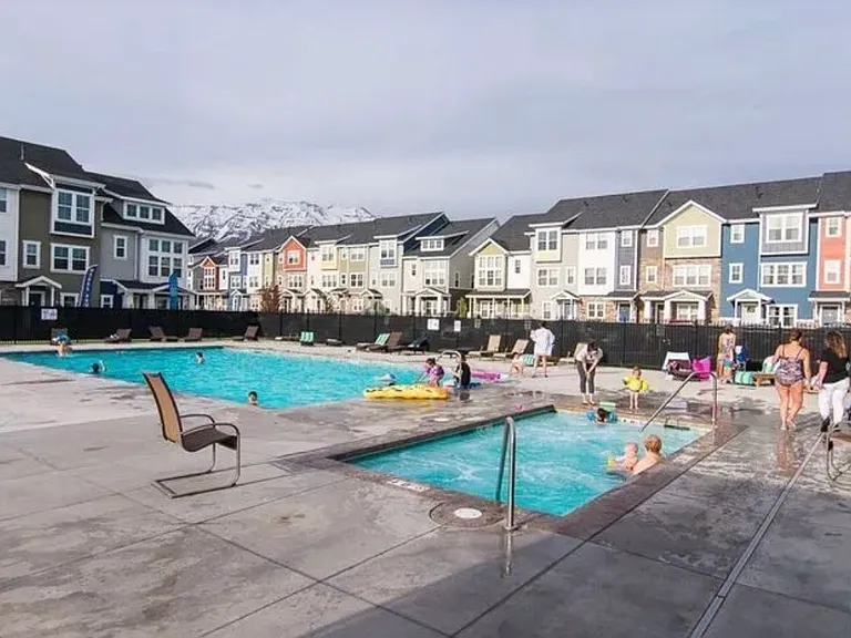 230 N 750 E — Photo 2