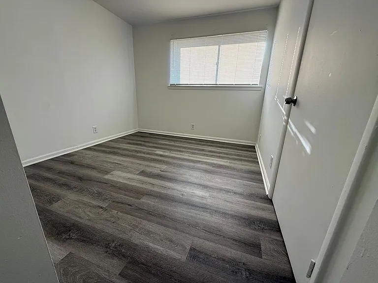 426 Brookview Dr — Photo 6