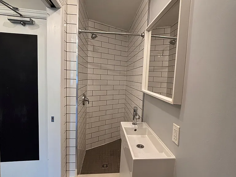 295 James St N #1 — Photo 7