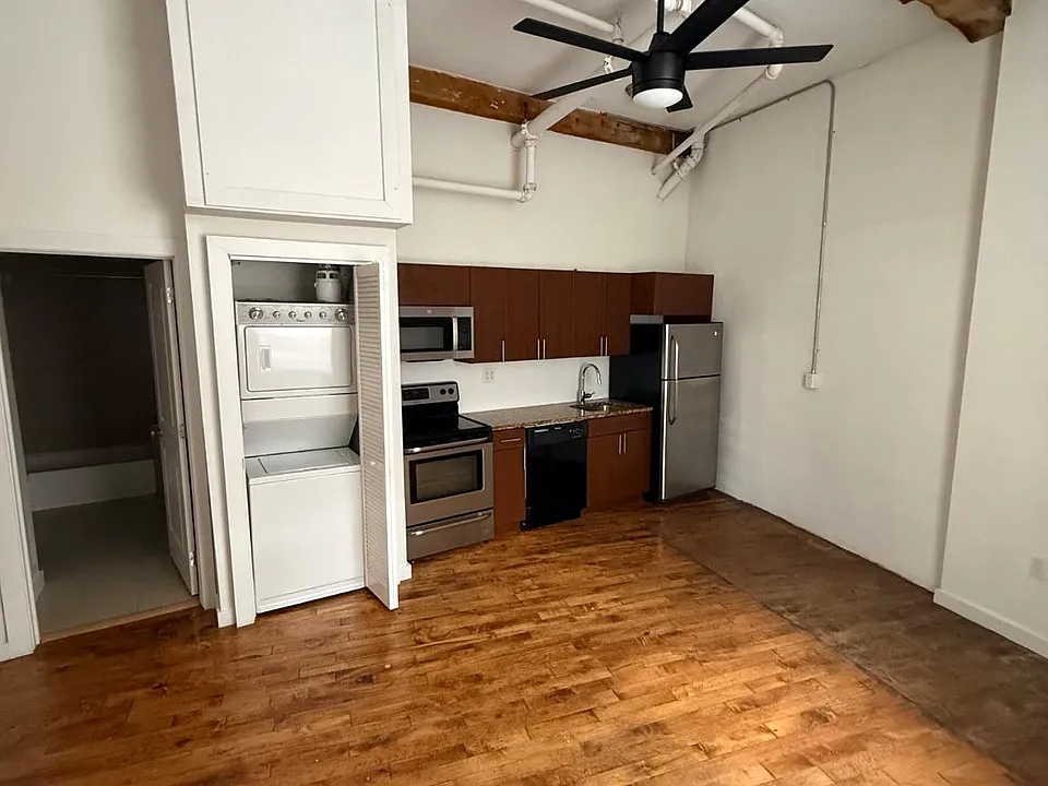 4 Leverington Ave #205