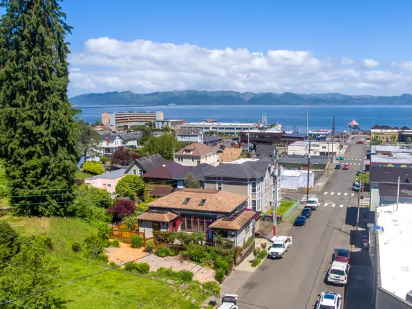 359 6th St #B, Astoria, OR 97103