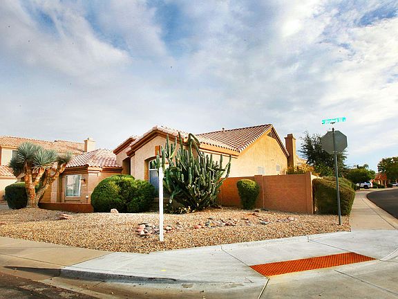 2nd image of 1243 W Straford Ave