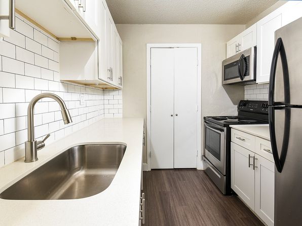 2121 Dickson Dr #B-107