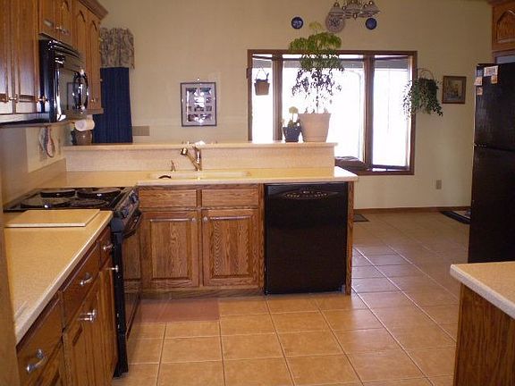 4th image of 1270 Meadowbrook Dr