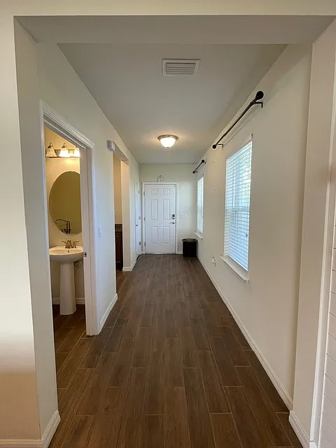 4 bed, 2.5 bath, 2254 sqft, $2,975 — Photo 4