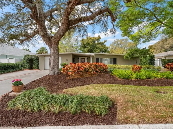 1718 Meredith Ln, Belleair, FL 33756