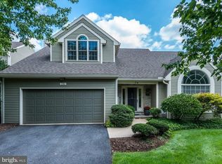 74 Deer Ford Dr, Lancaster, PA 17601